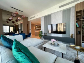 Luxury 3Bedroom Apt with balcony in Downtown